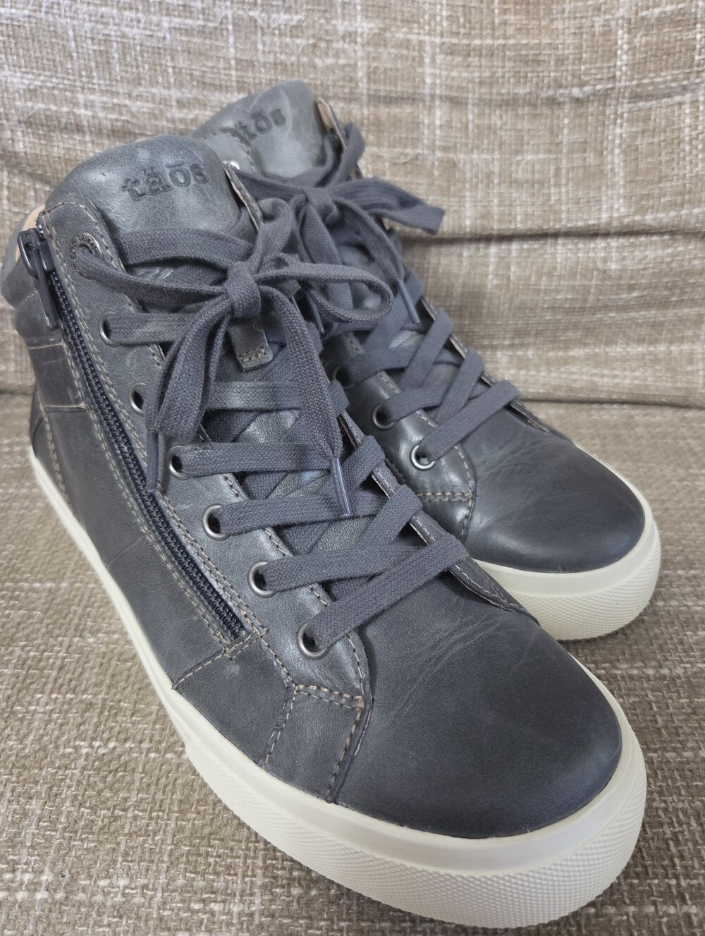 Taos Winner Women's Size 8 High Top Gray Leather Sneakers Lace Zip Up WNR-14003